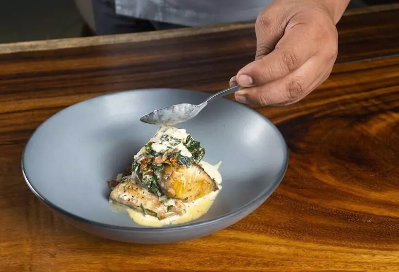 هتل NH Collection México City Airport T2