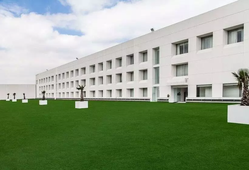 هتل NH Collection México City Airport T2