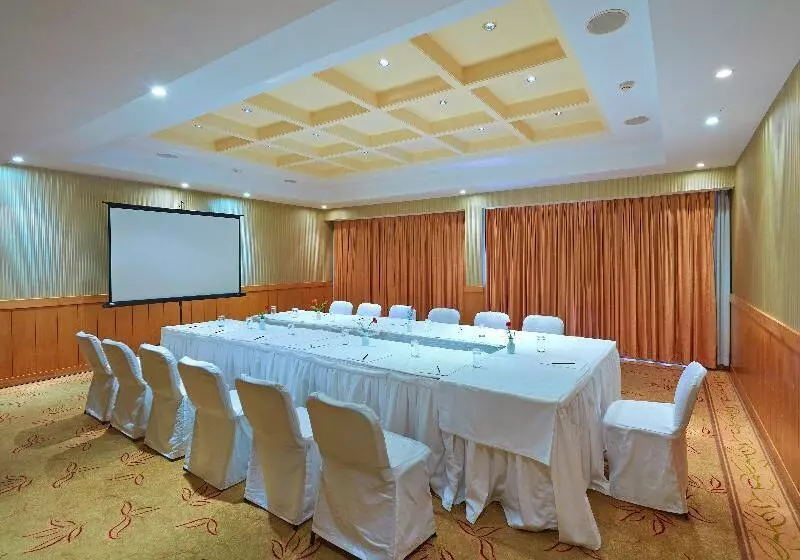 Hotel Park Plaza Chennai Omr