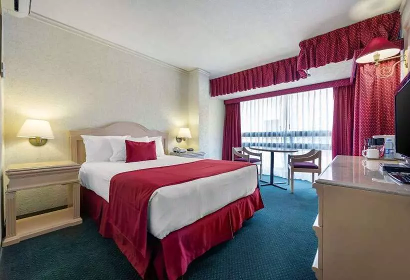 هتل Quality Inn Aguascalientes