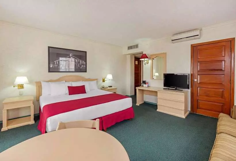 هتل Quality Inn Aguascalientes