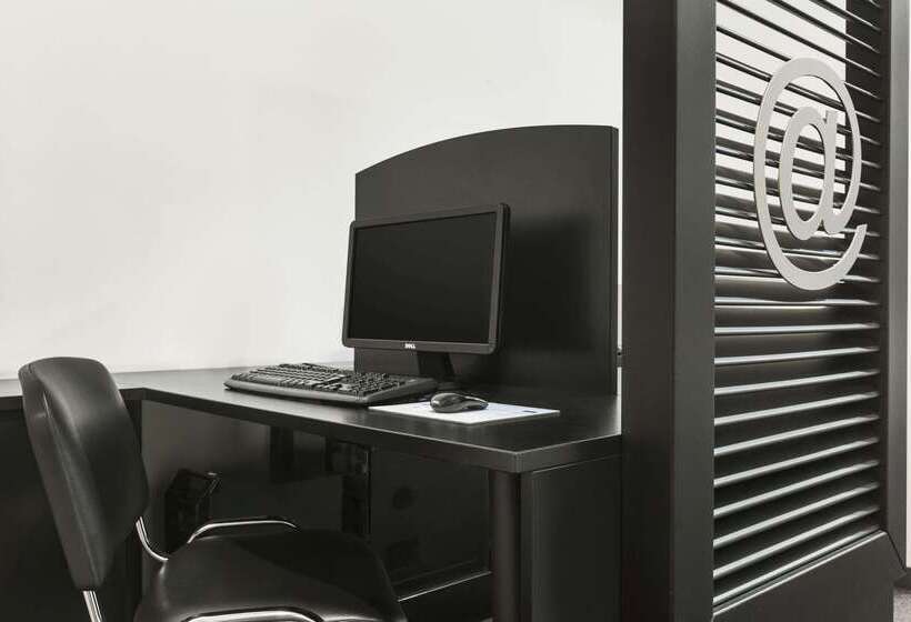 هتل Ramada By Wyndham Brussels Woluwe