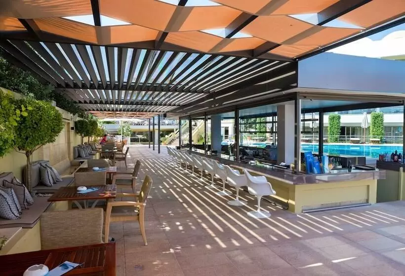 ホテル Thalassa Beach Resort & Spa