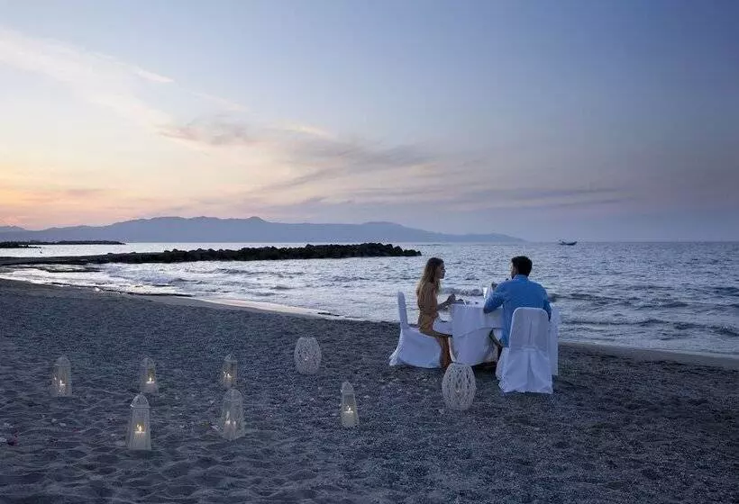 ホテル Thalassa Beach Resort & Spa