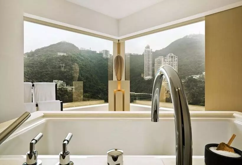 هتل The Upper House