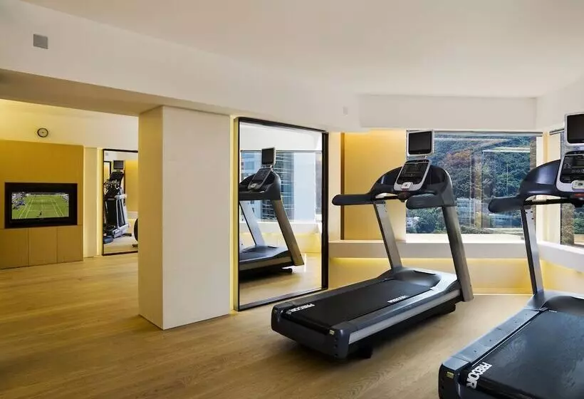 هتل The Upper House