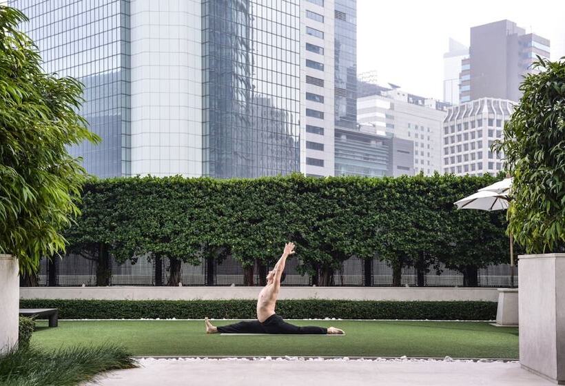 هتل The Upper House