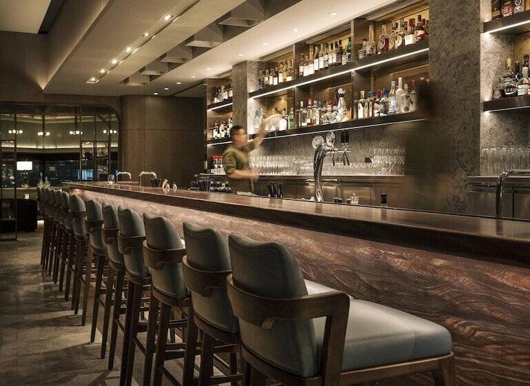 هتل The Upper House