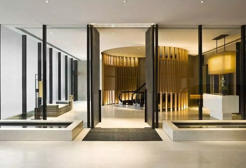 هتل The Upper House