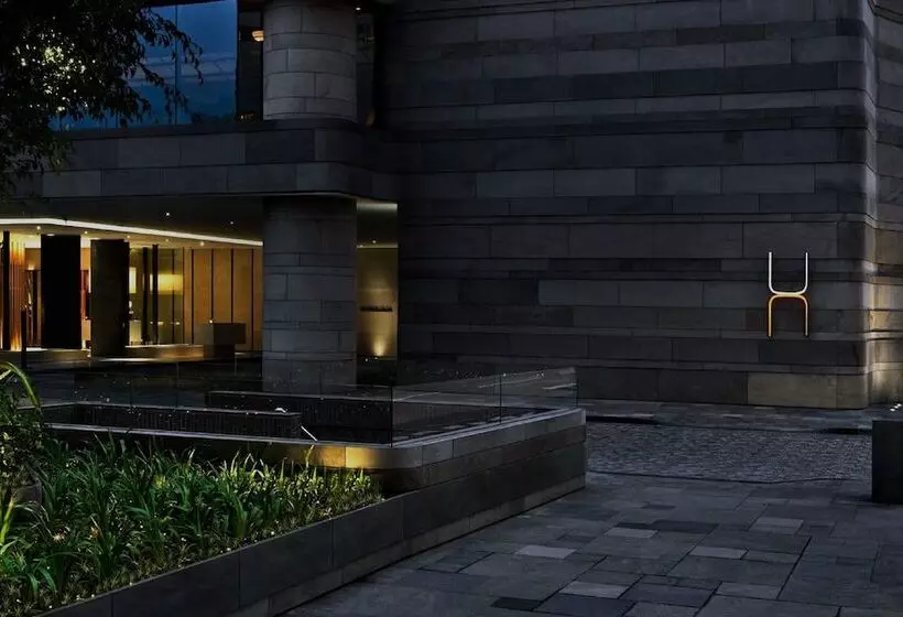 هتل The Upper House