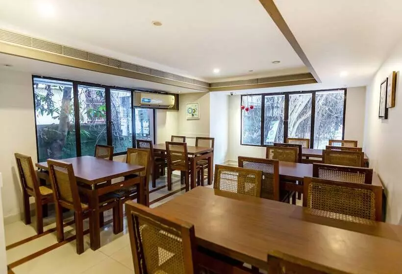 Hôtel Treebo Time Square Marine Drive