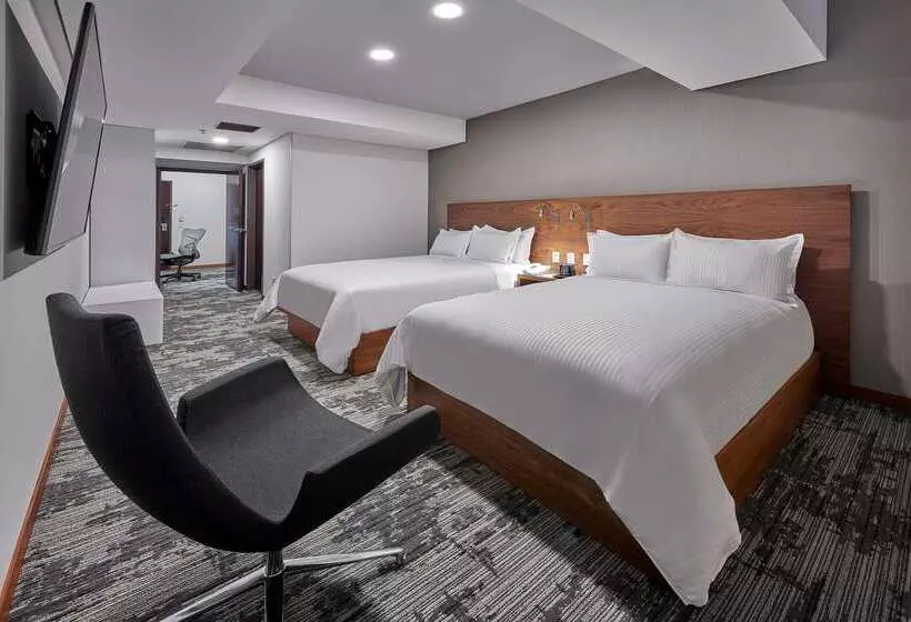 Отель Wyndham Garden Mexico City Polanco