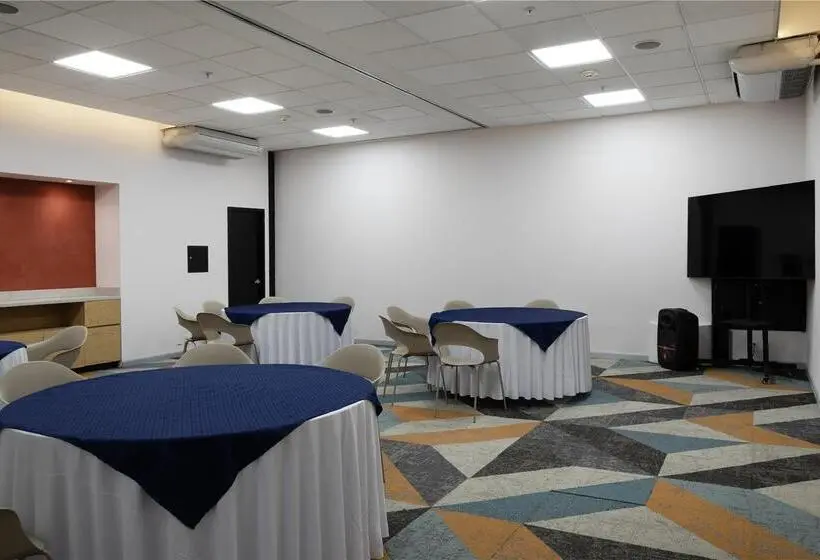 ホテル Wyndham Garden Mexico City Polanco