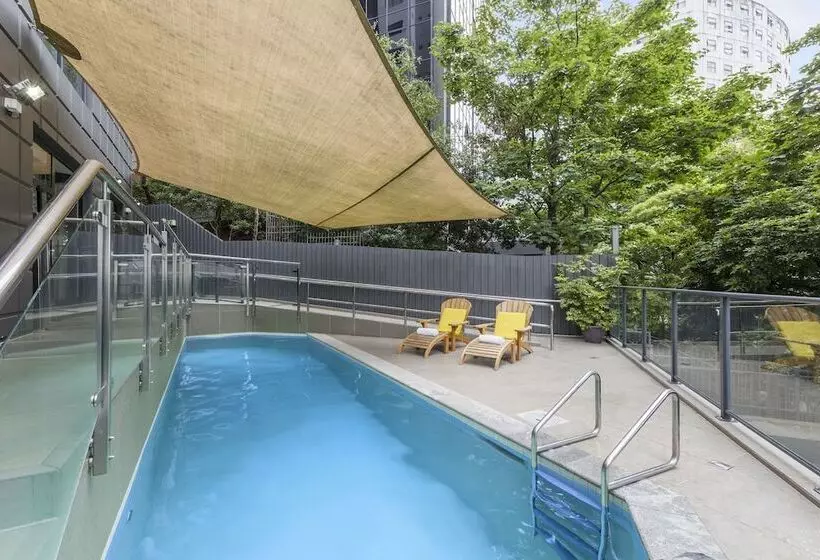 Nesuto St Martins Apartment