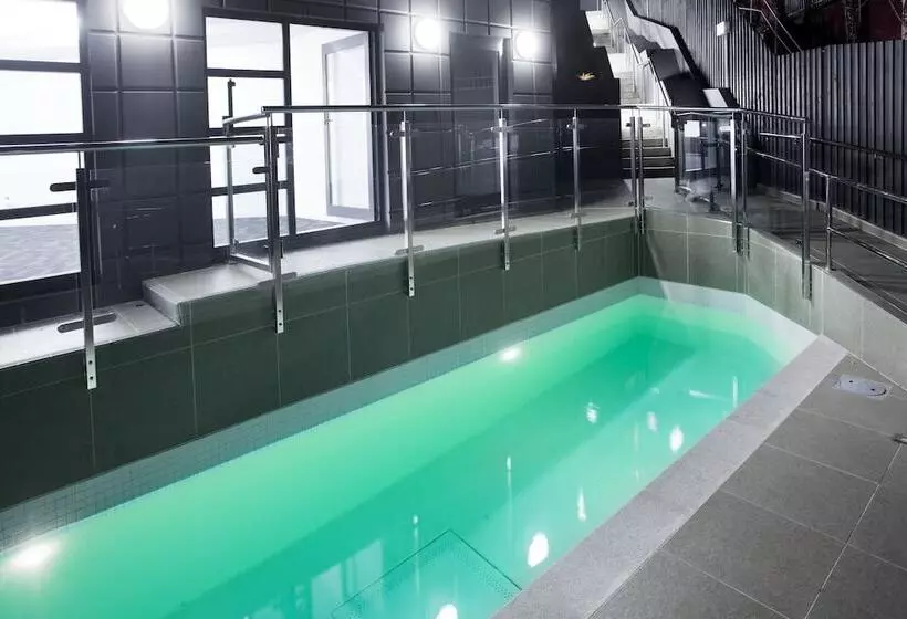 Nesuto St Martins Apartment