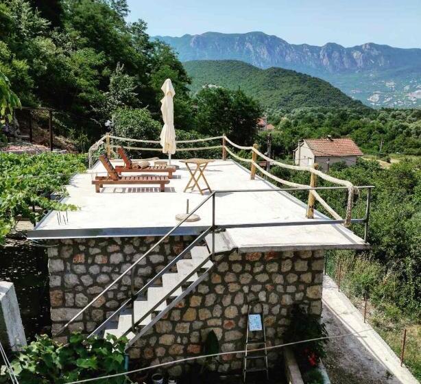 تختخواب و صبحانه Ethno House Osobak