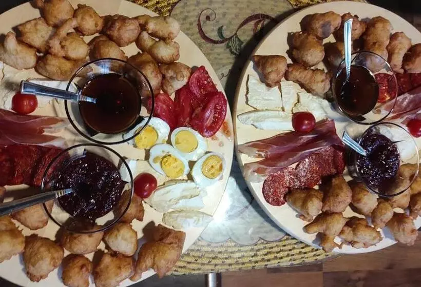 تختخواب و صبحانه Ethno House Osobak