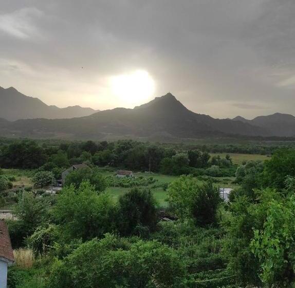 تختخواب و صبحانه Ethno House Osobak