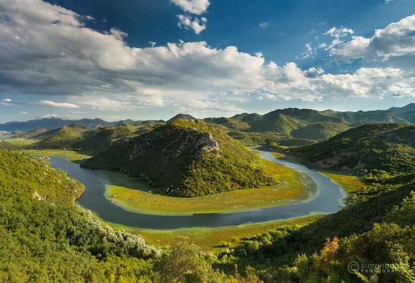 تختخواب و صبحانه Ethno House Osobak