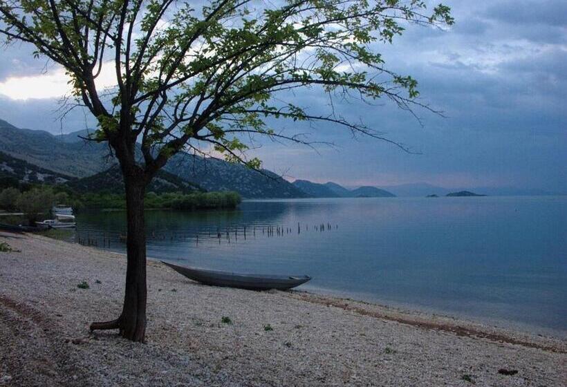 تختخواب و صبحانه Ethno House Osobak