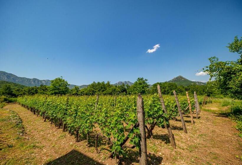 تختخواب و صبحانه Ethno House Osobak