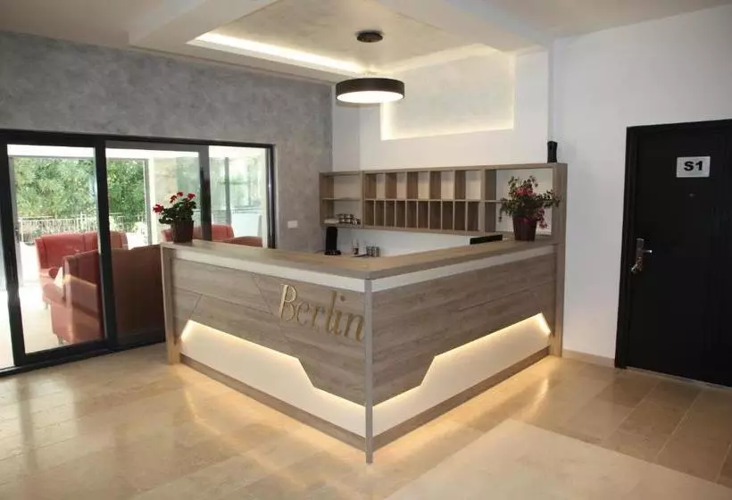 هتل Premium Berlin With Pool