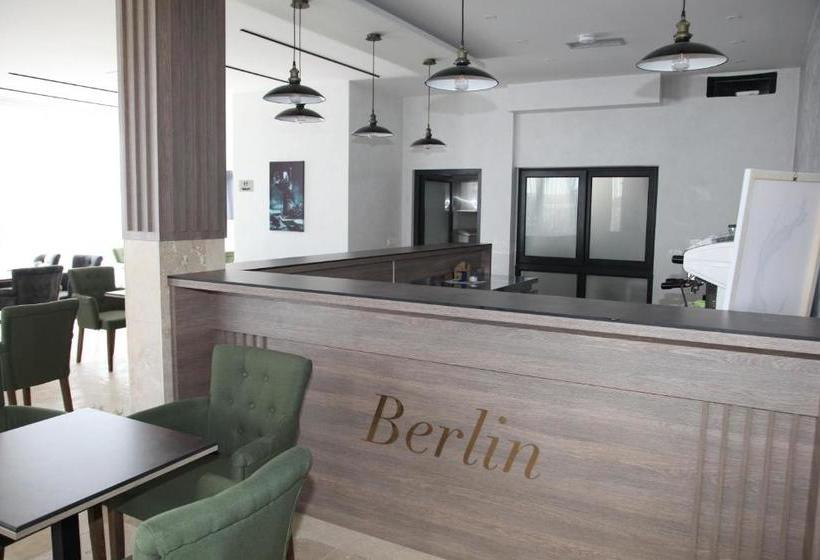 هتل Premium Berlin With Pool