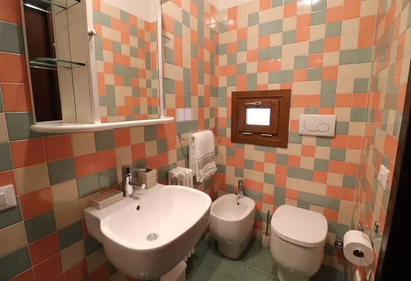 ペンション Matrimoniale Budget Navel