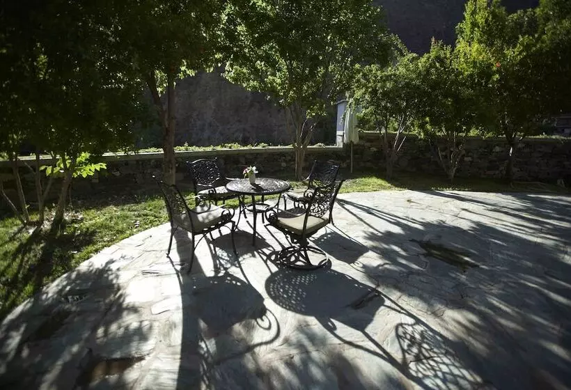 Majatalo Songtsam Benzilan