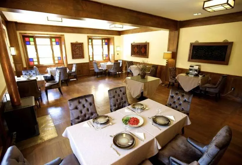 Majatalo Songtsam Benzilan