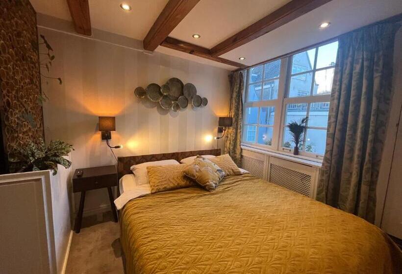 Bed and Breakfast The Enlightened House Luxury Suites