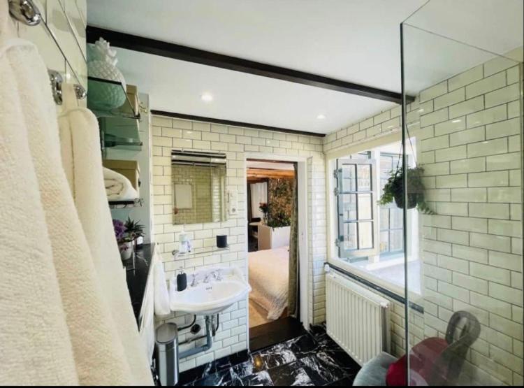 Bed and Breakfast The Enlightened House Luxury Suites