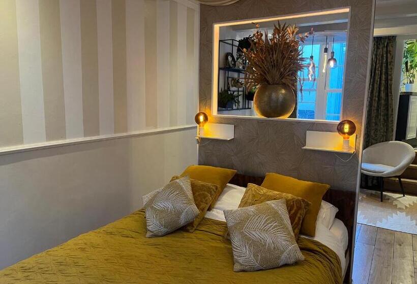 Bed and Breakfast The Enlightened House Luxury Suites