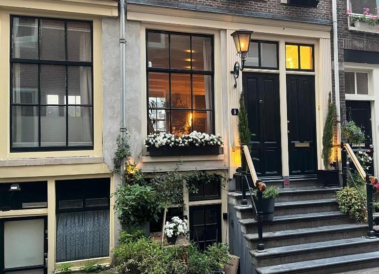 Bed and Breakfast The Enlightened House Luxury Suites