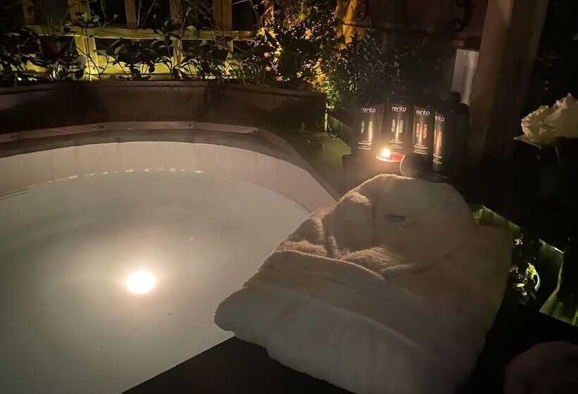 Bed and Breakfast The Enlightened House Luxury Suites