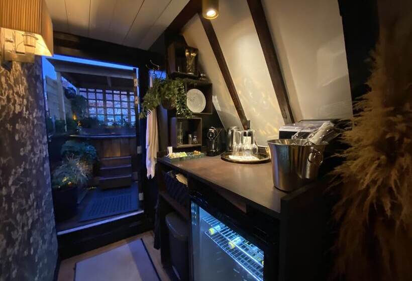 Bed and Breakfast The Enlightened House Luxury Suites