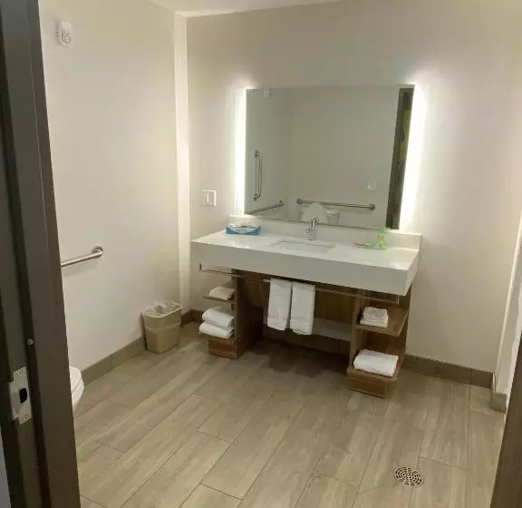 Hotelli Wyndham Garden Orlando Airport   Free Airport Shuttle