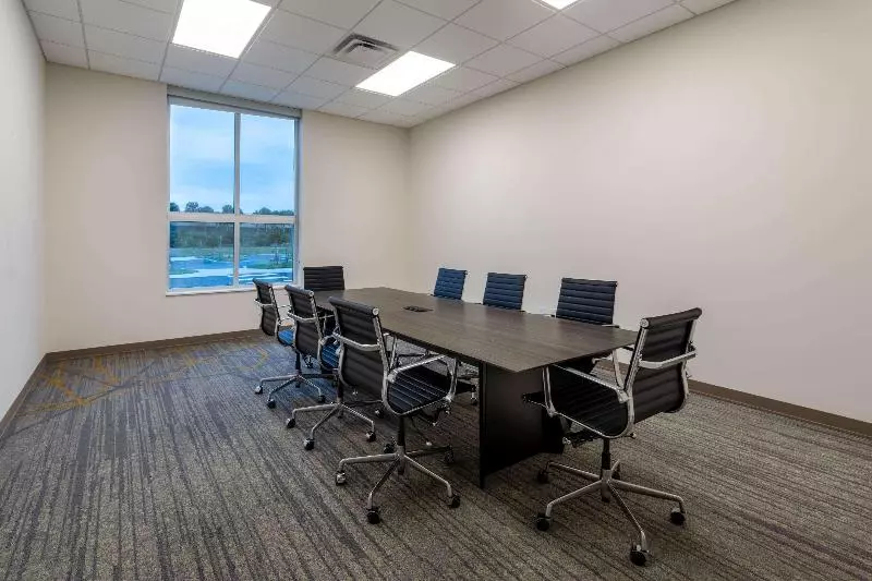 Hotelli Wyndham Garden Orlando Airport   Free Airport Shuttle