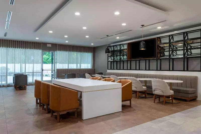 Hotelli Wyndham Garden Orlando Airport   Free Airport Shuttle