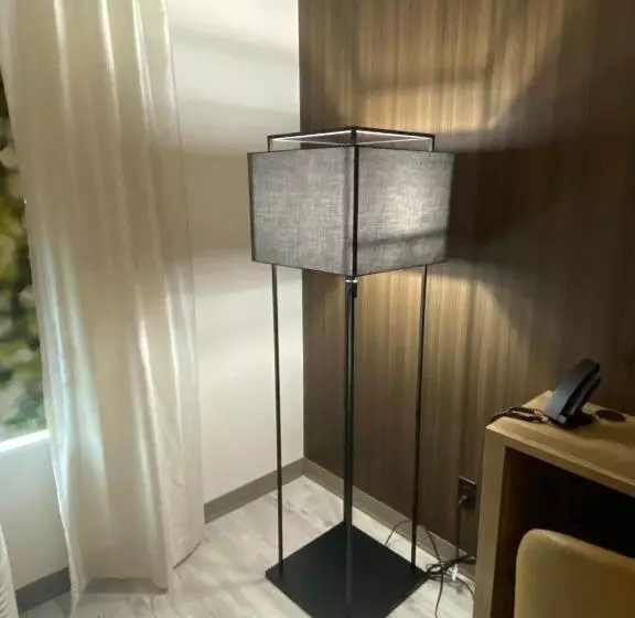 Hotelli Wyndham Garden Orlando Airport   Free Airport Shuttle