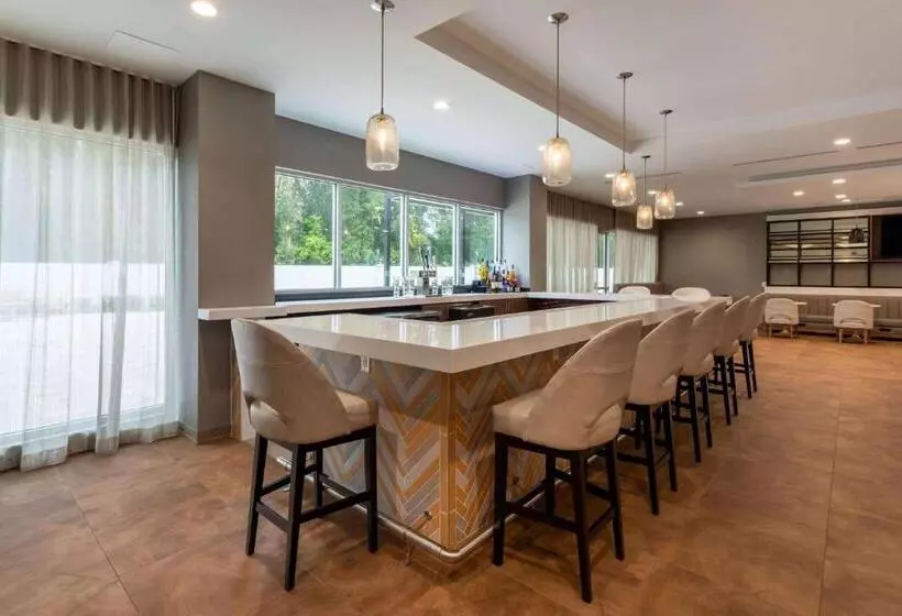 Hotelli Wyndham Garden Orlando Airport   Free Airport Shuttle