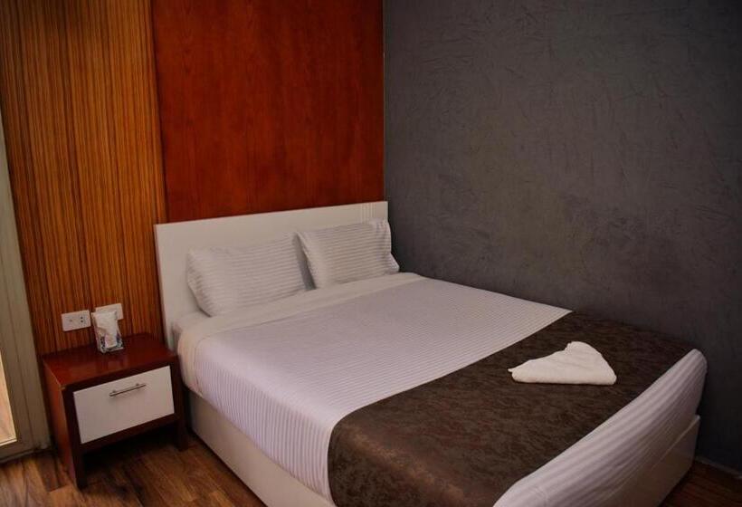 هاستل Museum Plaza