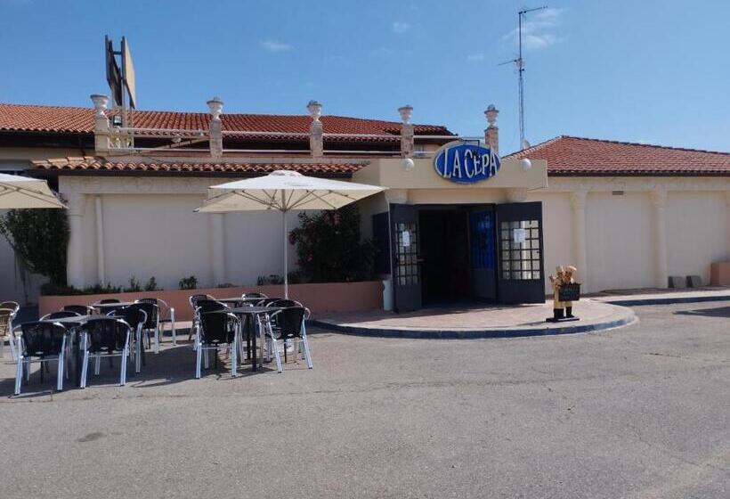 펜션 Hostal Restaurante La Cepa