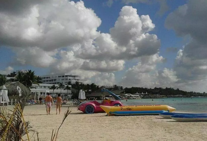 پانسیون Room In Guest Room   Mono Local Apartment Type Private Garden Boca Chica Resort