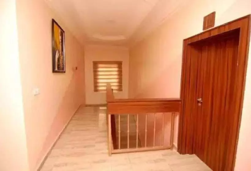 پانسیون Room In Lodge   Lois Hotels Ltd Makurdi