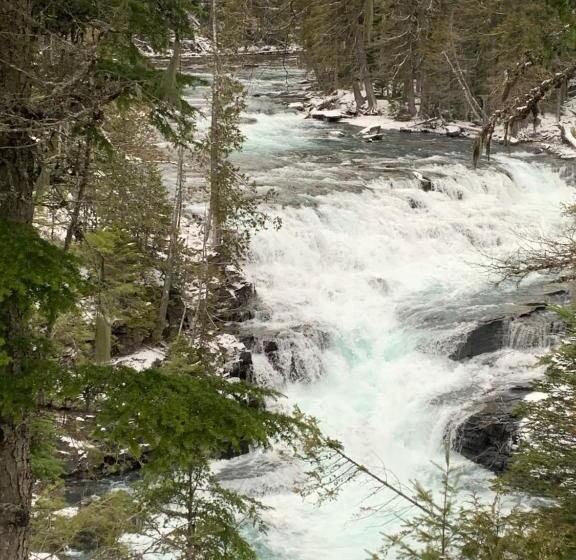 فندق صغير Glacier Haven Inn