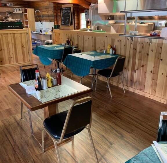 فندق صغير Glacier Haven Inn