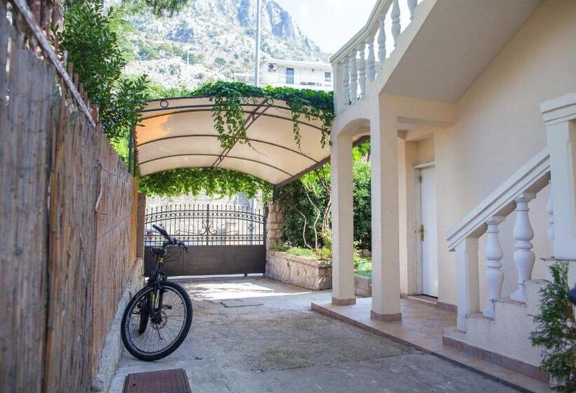 پانسیون Apartments & Rooms Jelka