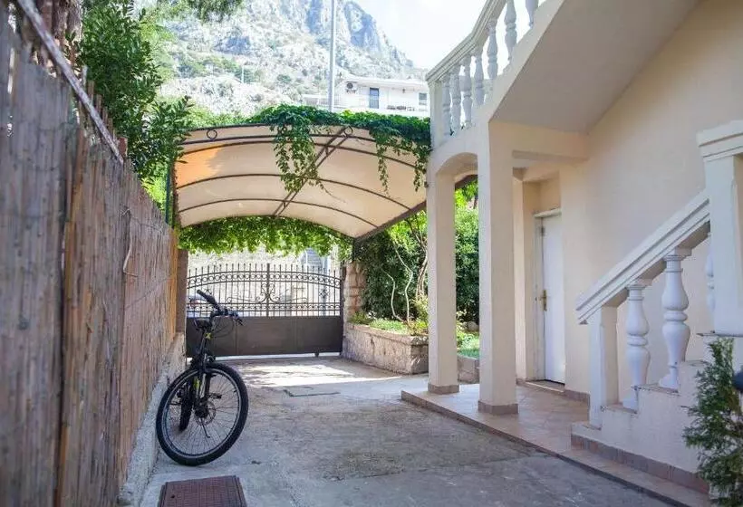 پانسیون Apartments & Rooms Jelka