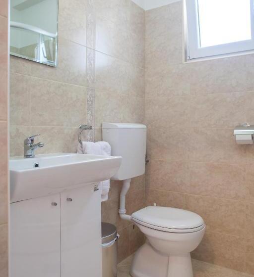 پانسیون Apartments & Rooms Jelka